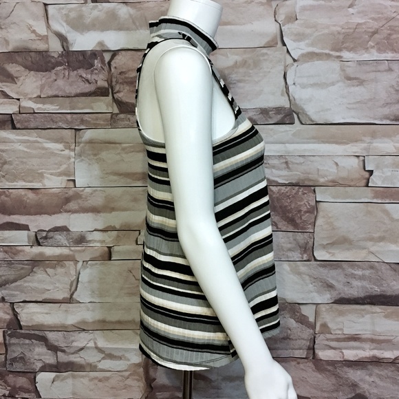 Almost Famous Keyhole Mock Neck Striped Top - Picture 3 of 8